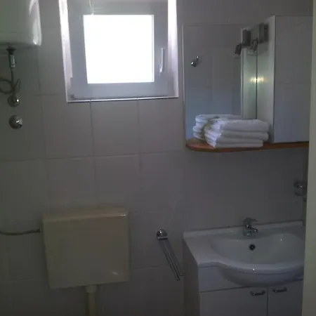 Viktor Apartment